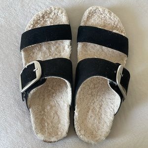 Women’s White Mountain Flat Sandal • Size 8 • Great Condition!